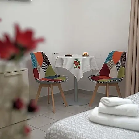 La Vie En Rose Bed & Breakfast